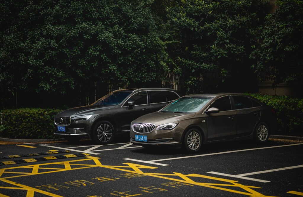 Jakie auto elektryczne kupić w 2025 roku w Polsce: porównanie kosztów eksploatacji, serwisu i utraty wartości